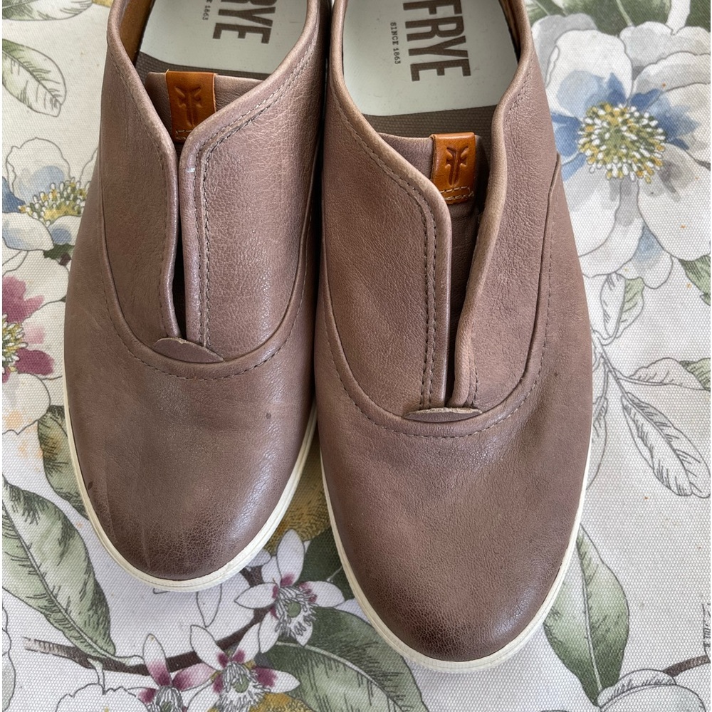 Frye Mindy Slip-on Taupe Size 8 1/2.